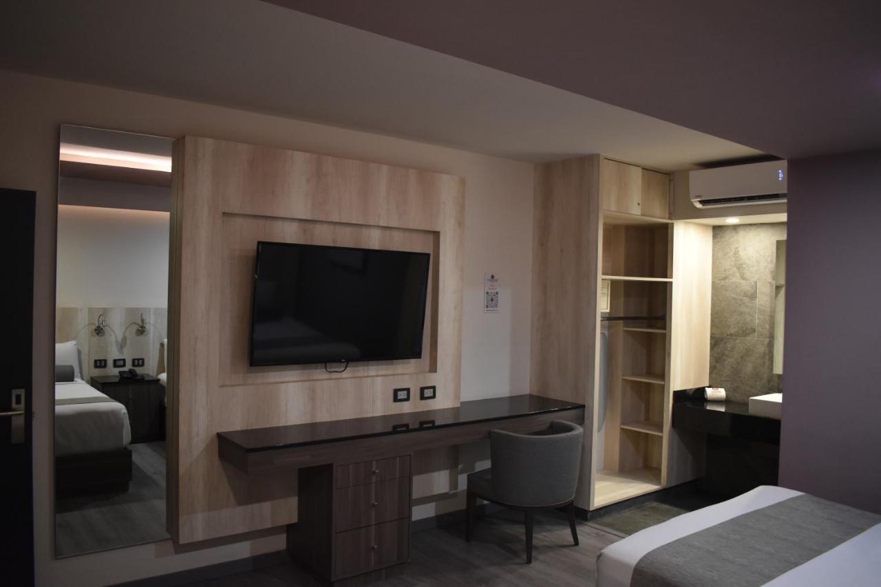 Hotel Frontiere Tijuana Bagian luar foto